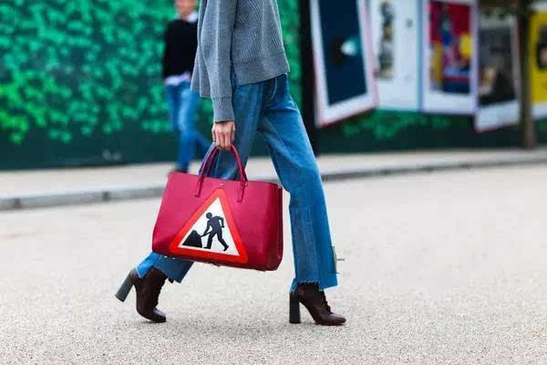 包包和衣服的颜色搭配,包和衣服颜色搭配技巧