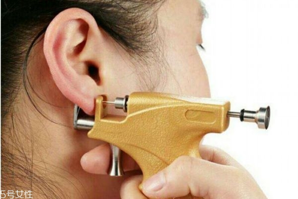 在什么时候打耳洞最好,打耳洞什么时间比较适合