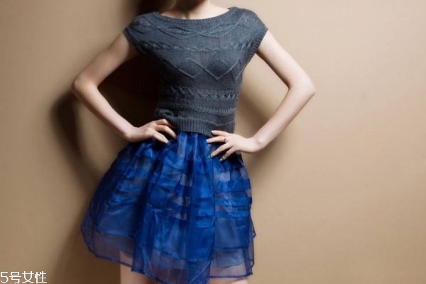 今年秋冬流行什么颜色服装,今年春天流行什么颜色的衣服