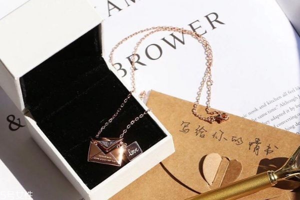 蒂芙尼的首饰是什么材质,蒂芙尼首饰图片