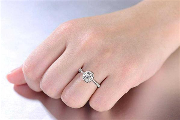 金至尊珠宝可以以旧换新吗,铂金钻戒可以以旧换新吗