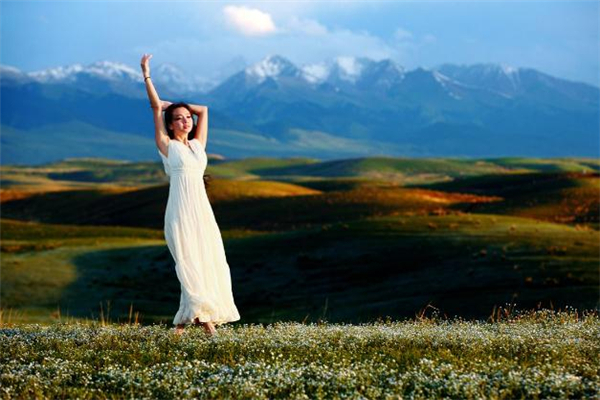去草原玩适合穿什么衣服,最适合草原拍照的衣服