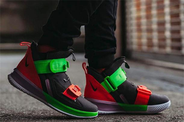 詹姆斯士兵13和14,12詹姆斯和13詹姆斯