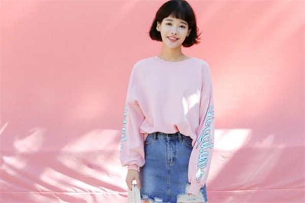 粉色卫衣搭配牛仔裙,粉色卫衣配牛仔裤 粉色卫衣搭配牛仔裙,粉色卫衣配牛仔裤