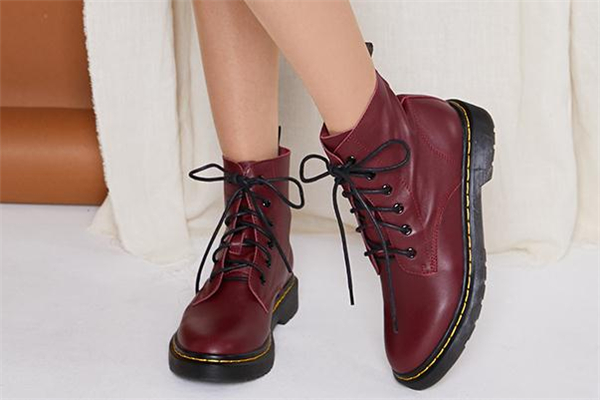 马丁靴为什么那么重,各位你们的马丁靴重吗