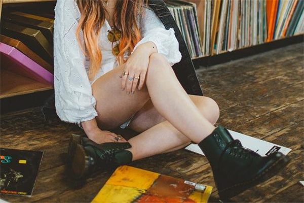 马丁靴硌脚背怎么办,马丁靴勒脚面怎么办