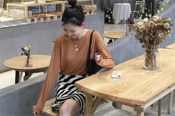 腋下包搭配什么衣服,腋下包适合什么衣服