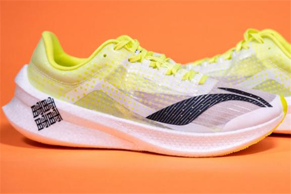 李宁飞电跑鞋价格,李宁灵动跑鞋测评