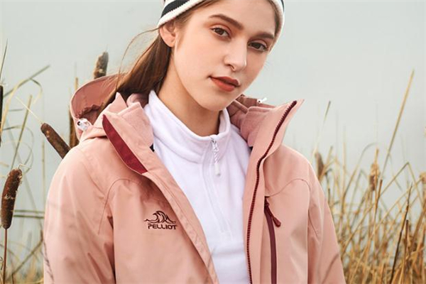 冲锋衣染上别的染色怎样处理,冲锋衣染色了怎么清洗