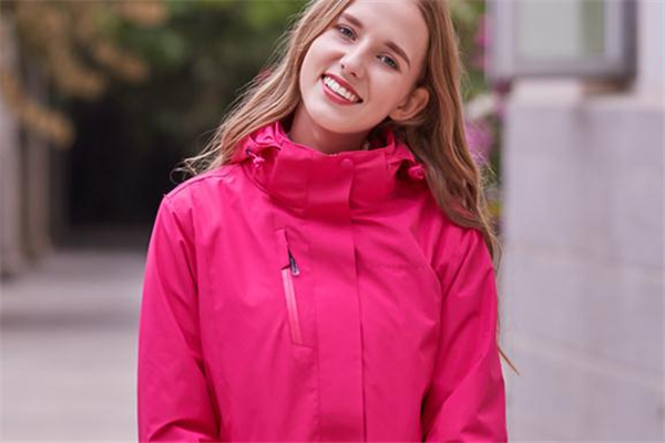 冲锋衣外壳面料硬好还是软好,冲锋衣面料材质哪种好