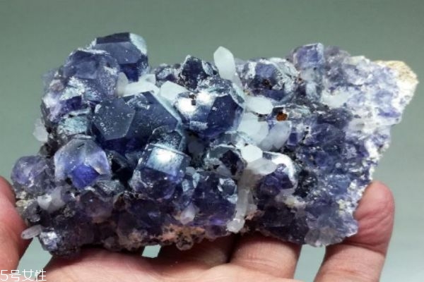 萤石的寓意是什么,萤石是什么样子的