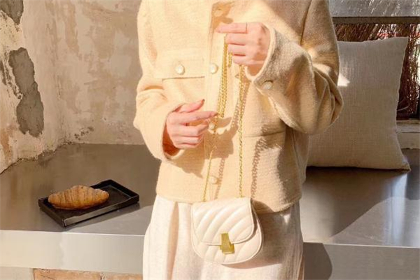 小mk小猪包专柜多少钱,小mk的包包一般多少钱