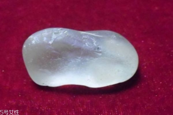 有白宝石吗,白宝石象征什么