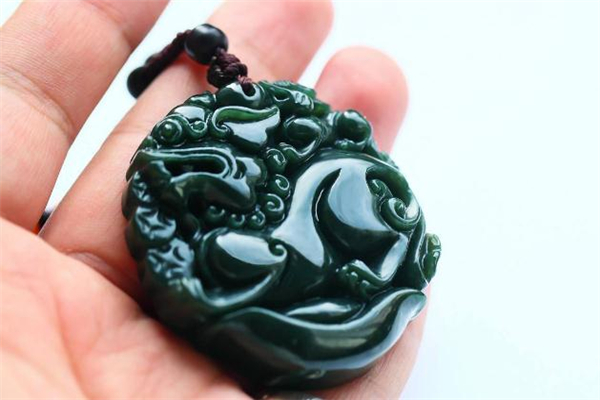 和田青玉为什么那么便宜怎鉴别真假,和田青玉为什么那么便宜是因为你没见过好的