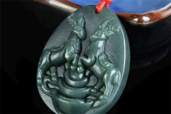 和田青玉什么颜色值钱,和田玉青色的值钱还是白色的值钱