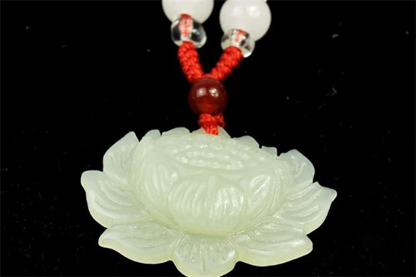 和田玉莲蓬吊坠的寓意,白玉莲花吊坠寓意