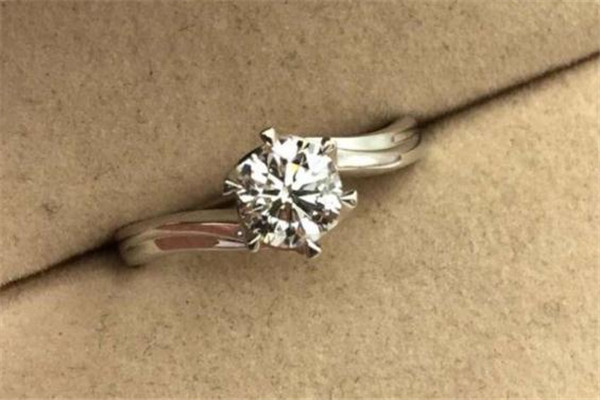 潮宏基裸钻靠谱吗,潮宏基钻戒定制为什么怎么便宜