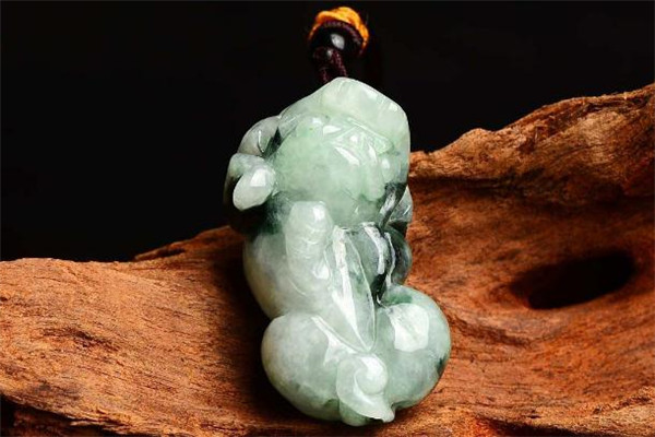 翡翠貔貅用什么绳子佩戴,翡翠貔貅吊坠配什么链好
