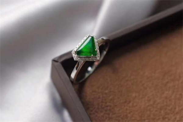 戒指磨花了正常吗,钻石戒指磨花了怎么处理