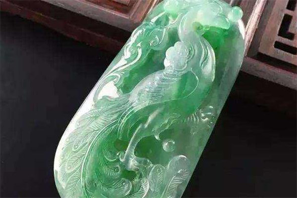 翡翠凤凰的寓意和象征,翡翠凤凰的寓意