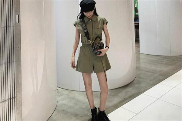 工装连体短裤搭配什么鞋子,工装连体短裤搭什么女鞋