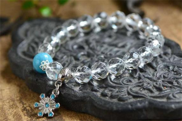 水晶能戴着洗澡吗,洗澡的时候可以佩戴水晶吗