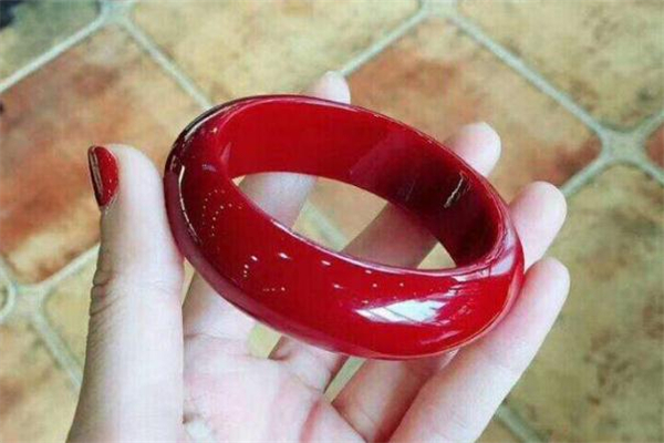 红珊瑚手镯的保养,红珊瑚手链怕水吗 红珊瑚手镯的保养,红珊瑚手链怕水吗