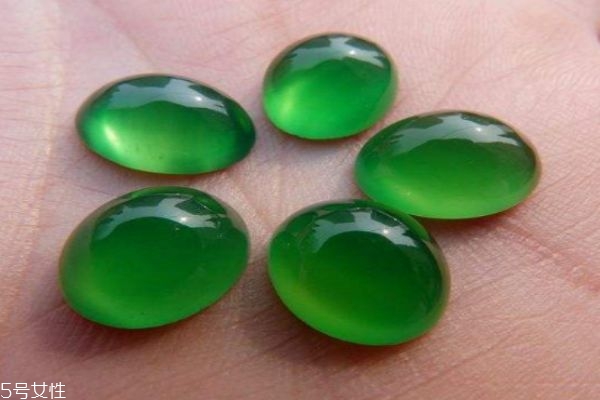 绿玉髓产地是哪里,绿玉髓是什么 绿玉髓产地是哪里,绿玉髓是什么