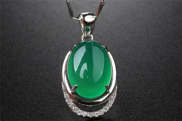 绿玉髓颜色越深越好吗,染色玉髓怎么鉴别方法