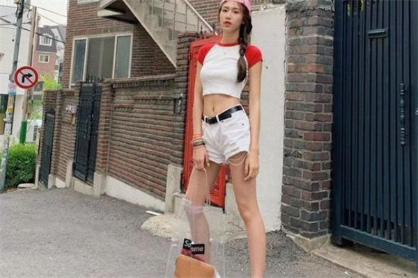 露脐上衣如何搭配图片,露脐毛衣怎么搭配