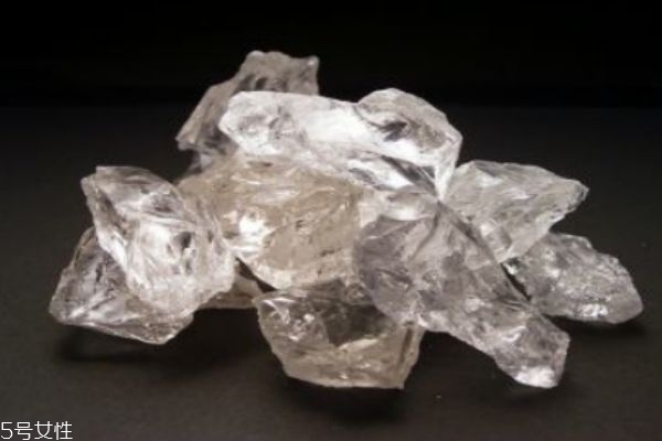 水晶是天然的吗,天然水晶有哪些 水晶是天然的吗,天然水晶有哪些