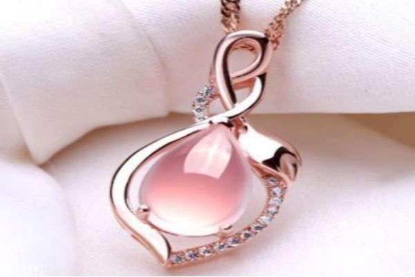 芙蓉石和粉水晶是一样吗,芙蓉石和粉晶有什么区别