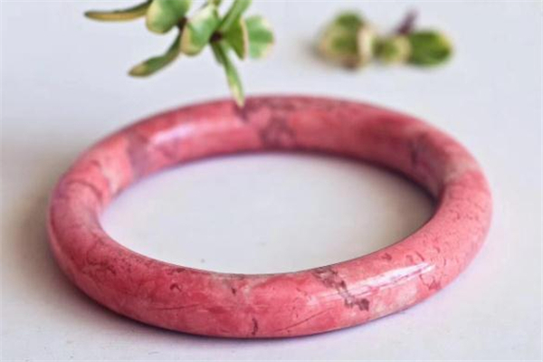 蔷薇辉石属于宝石吗,蔷薇石是不是蔷薇辉石