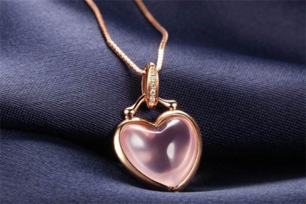 芙蓉石洗澡能戴吗,佩戴芙蓉石有什么好处 芙蓉石洗澡能戴吗,佩戴芙蓉石有什么好处