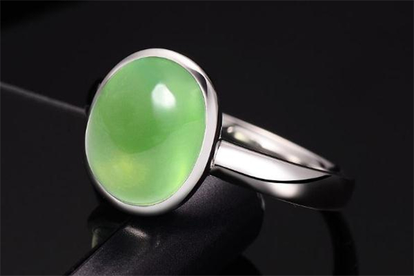 葡萄石属于什么宝石类别,葡萄石属于水晶吗