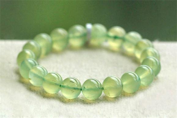 葡萄石的寓意是什么,葡萄石的寓意和象征