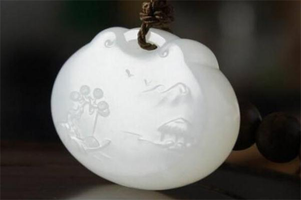 白玉是什么玉啊是和田玉吗,白玉是和田玉的一种吗