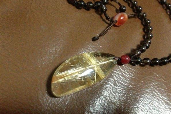 黄水晶跟黄发晶有什么差别,黄水晶和金发晶的区别