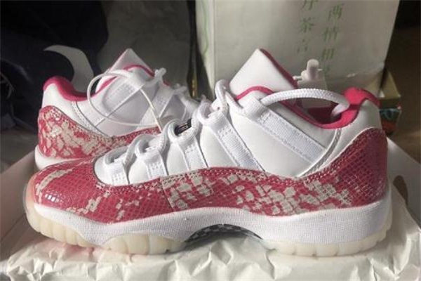 aj11粉蛇怎么判断真假,aj11蓝蛇真假对比