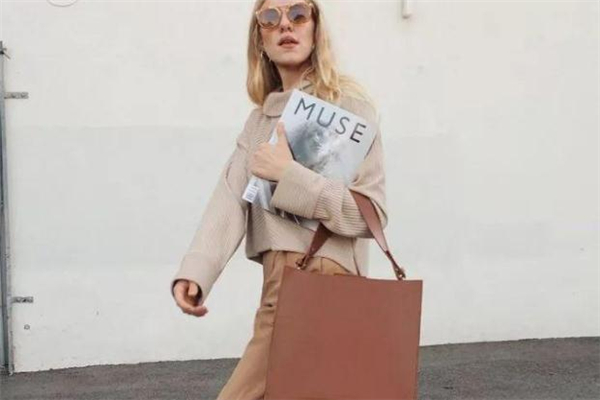 燕麦色配什么颜色好看冬天怎么能少了件燕麦色穿搭...,燕麦色配什么颜色的衣服好看