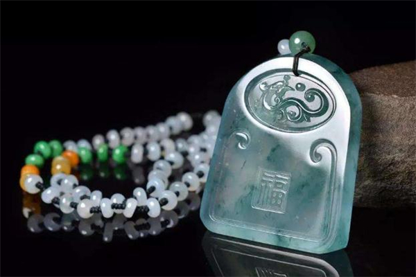 什么叫蓝水翡翠,蓝水翡翠一般什么价格