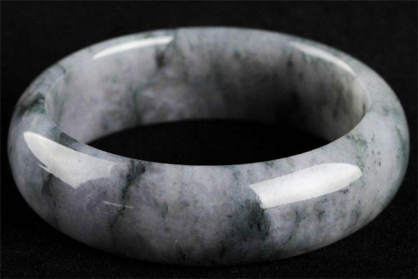 乌鸡种翡翠的寓意,翡翠中的乌鸡是什么个品种 乌鸡种翡翠的寓意,翡翠中的乌鸡是什么个品种