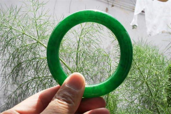 如何鉴别满绿翡翠手镯真假,满绿翡翠图片 如何鉴别满绿翡翠手镯真假,满绿翡翠图片