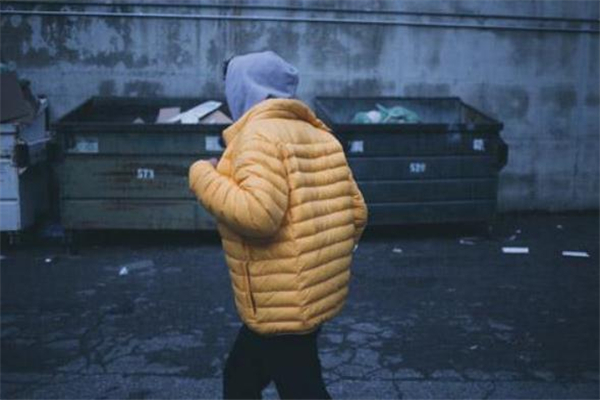 聚酯纤维棉袄能不能用洗衣机洗,聚酯纤维的棉袄可以机洗吗