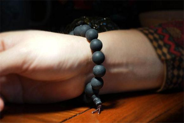 药珀的功效和作用佩戴禁忌,药珀有什么功效和作用? 药珀的功效和作用佩戴禁忌,药珀有什么功效和作用?