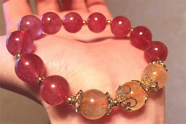 草莓晶和黑曜石可以一起佩戴吗,黑曜石和水晶可以一起戴吗