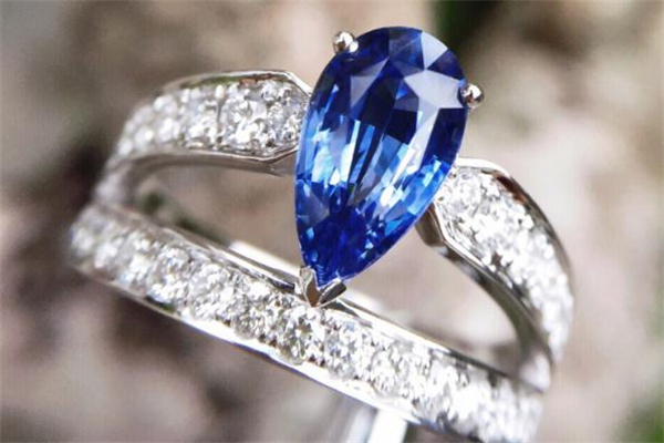 缅甸蓝珀怎么鉴别真假,缅甸红宝石的鉴别方法