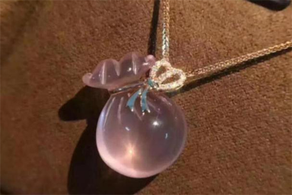 芙蓉石什么颜色的最好,芙蓉石颜色深的好还是浅的好