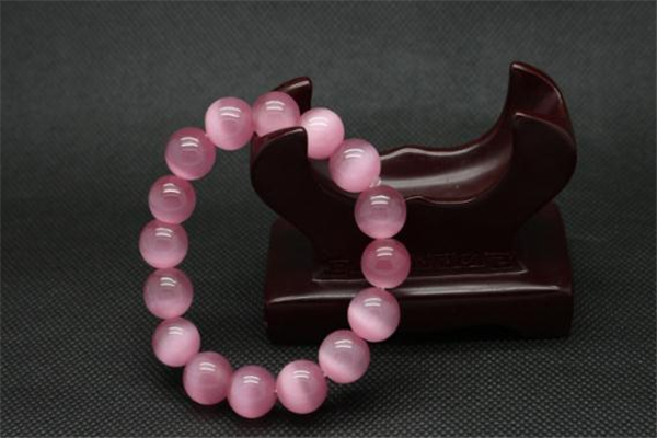 什么样的人适合戴猫眼石,猫眼石不适合什么人戴