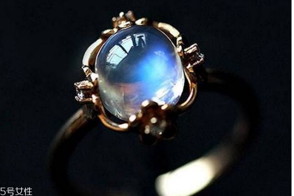 怎么判断月光石的真假,真假月光石对比照